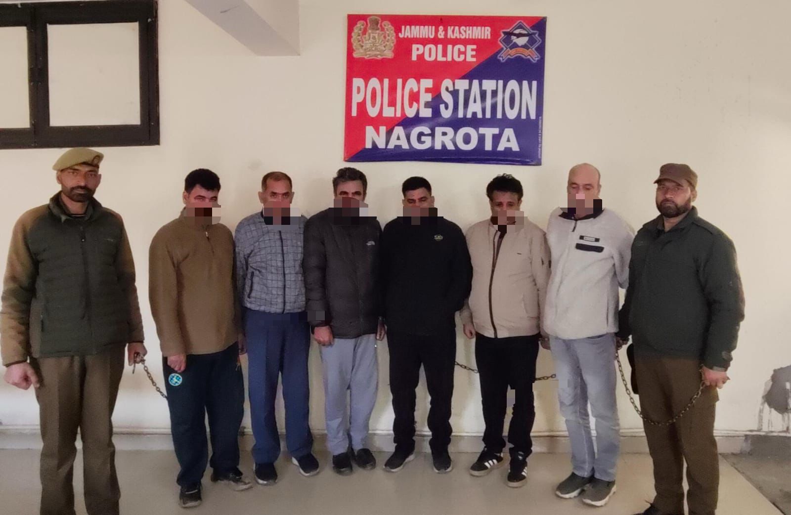 जम्मू पुलिस ने सिधरा स्थित सनशाइन होटल में जुआ रैकेट का भंडाफोड़ किया