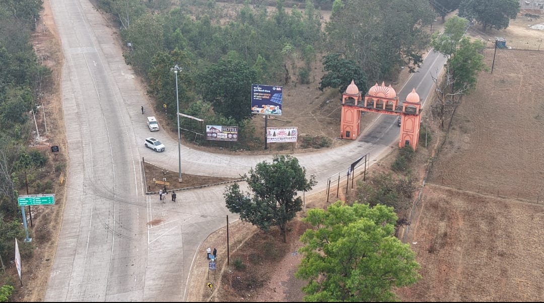 जशपुर : एनएच-43 पर ड्रोन से हुआ दुर्घटनाजन्य स्थलों का हाईटेक निरीक्षण, त्वरित सुधार के निर्देश