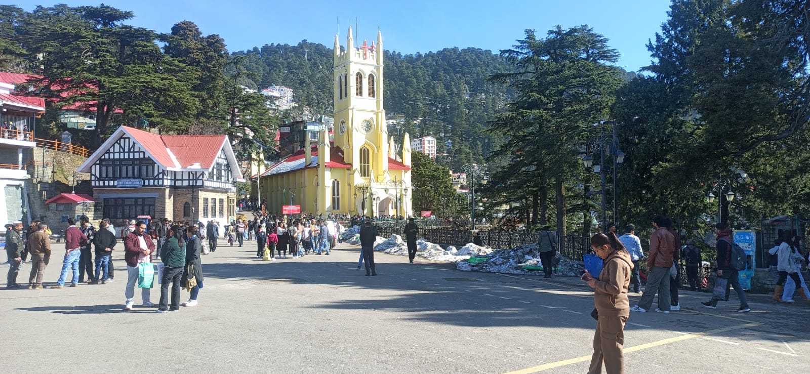  हिमाचल में बर्फबारी के बाद खुला मौसम, निचले इलाकों में कोहरे की मार