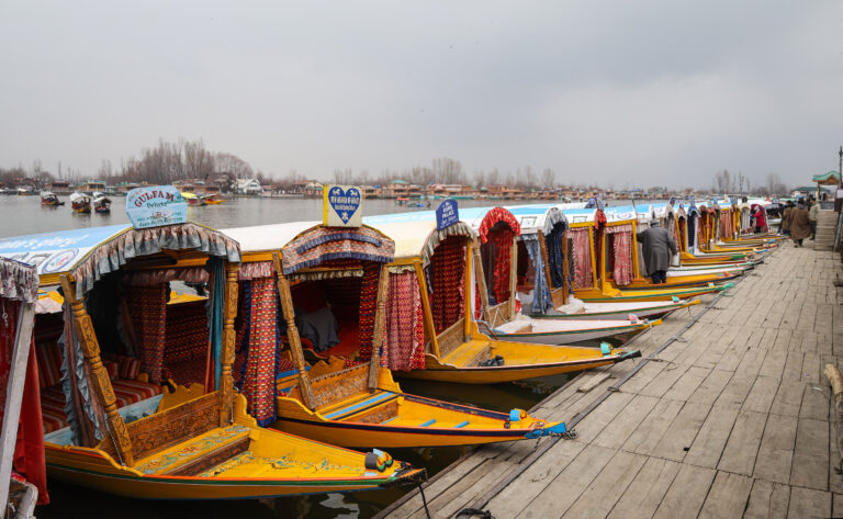 गुलमर्ग और पहलगाम में रात का तापमान जमाव बिंदु से नीचे चला गया