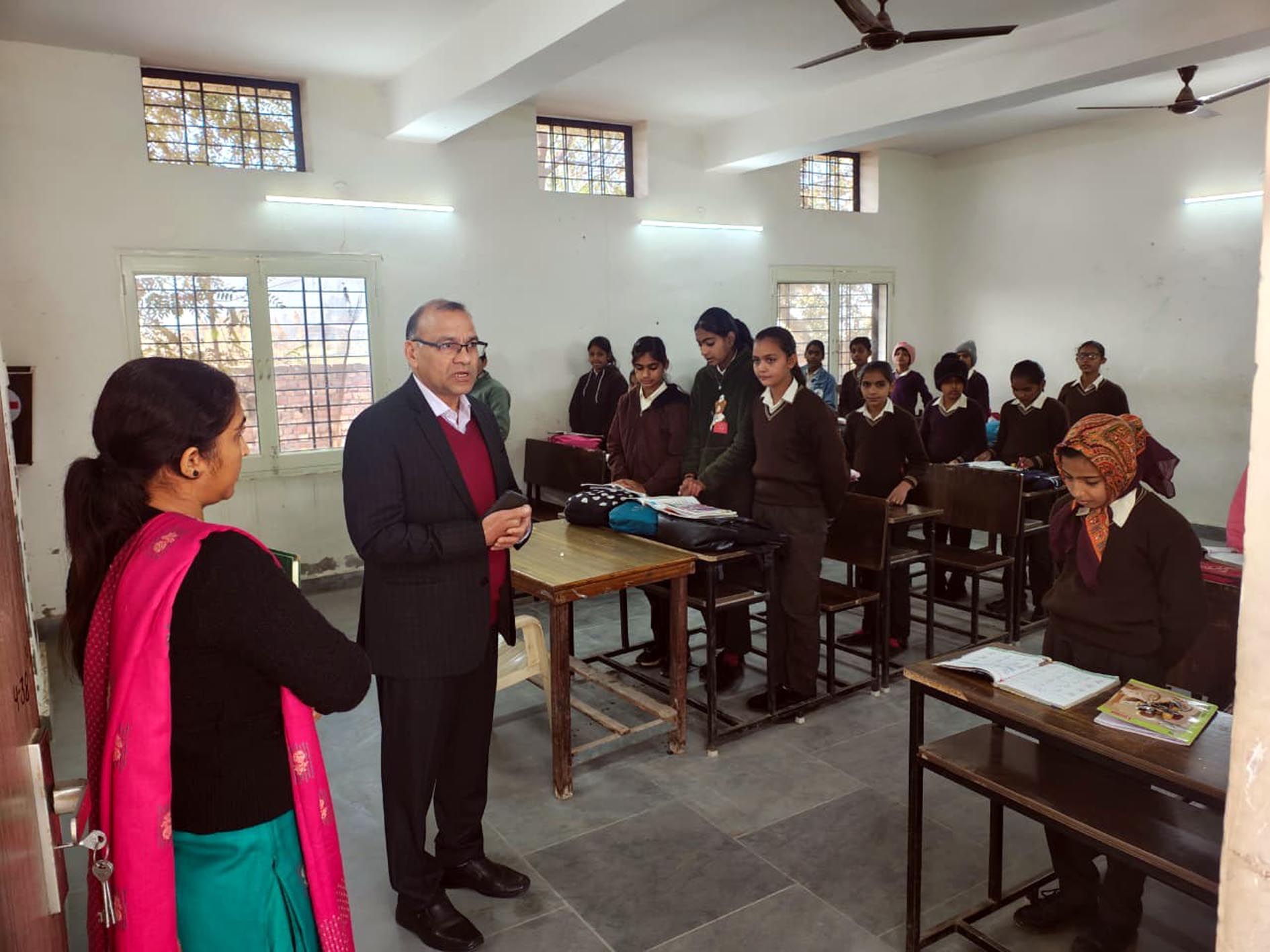 फतेहाबाद :फील्ड में निकले डीसी ने स्कूल,बस अड्&zwnj;डे,निर्माणाधीन अस्पताल जांचा