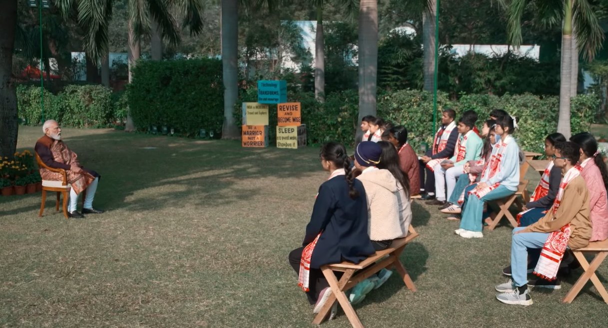 परीक्षा जीवन का अंतिम लक्ष्य नहीं, सर्वांगीण विकास जरूरी : प्रधानमंत्री