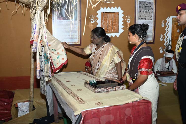 राष्ट्रपति ने छत्तीसगढ़ के 'बस्तर पंडुम-2026' में जनजातीय परंपराओं और संस्कृति को सराहा