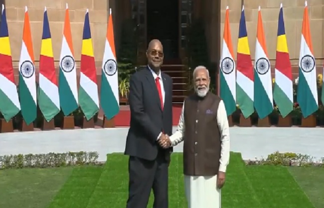 सेशेल्स के राष्ट्रपति ने राजघाट में महात्मा गांधी को दी श्रद्धांजलि, प्रधानमंत्री मोदी से मिले, द्विपक्षीय सहयोग पर की चर्चा