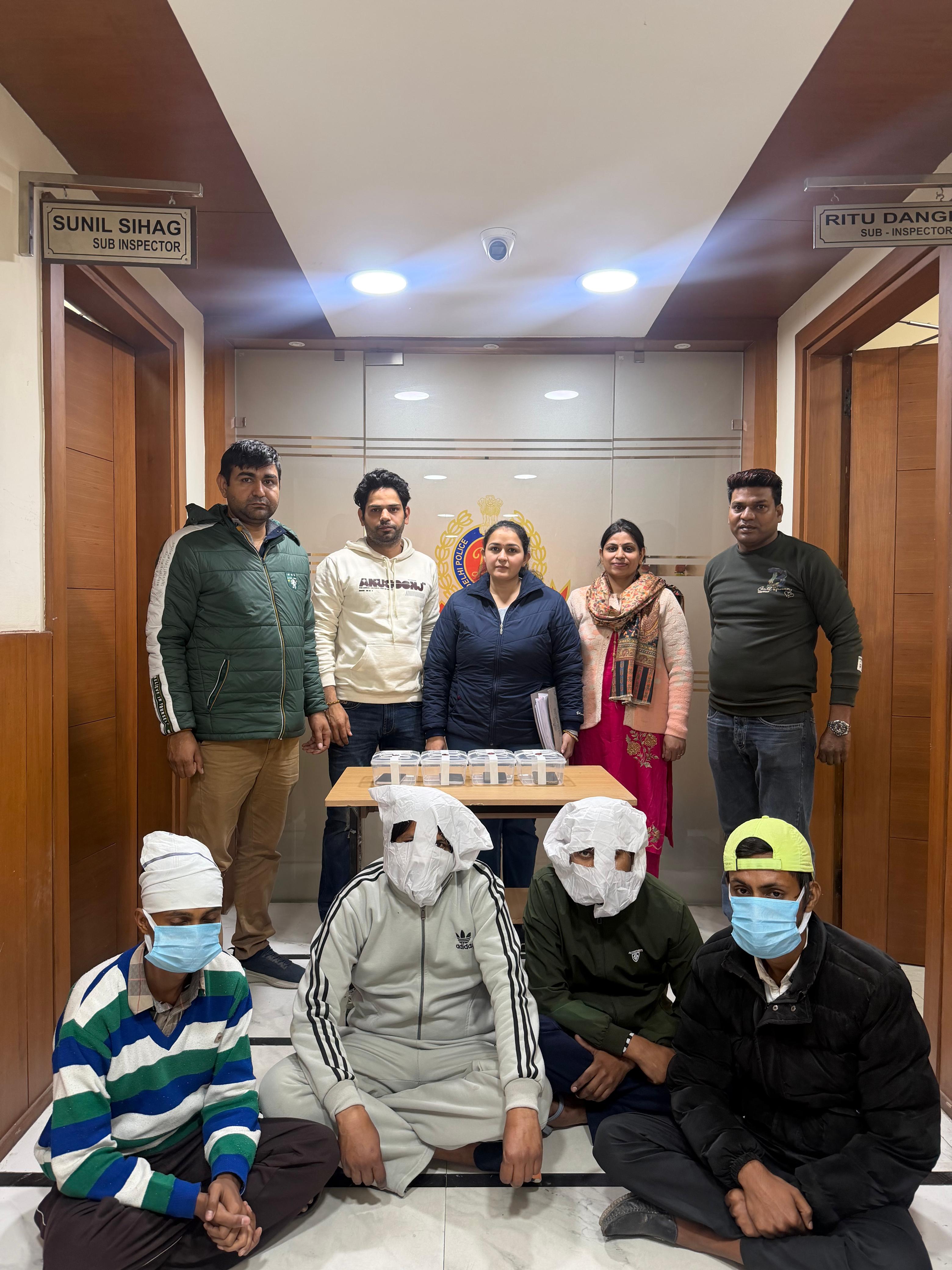 चार्टर्ड अकाउंटेंट महिला से ठगी करने के मामले में चार गिरफ्तार