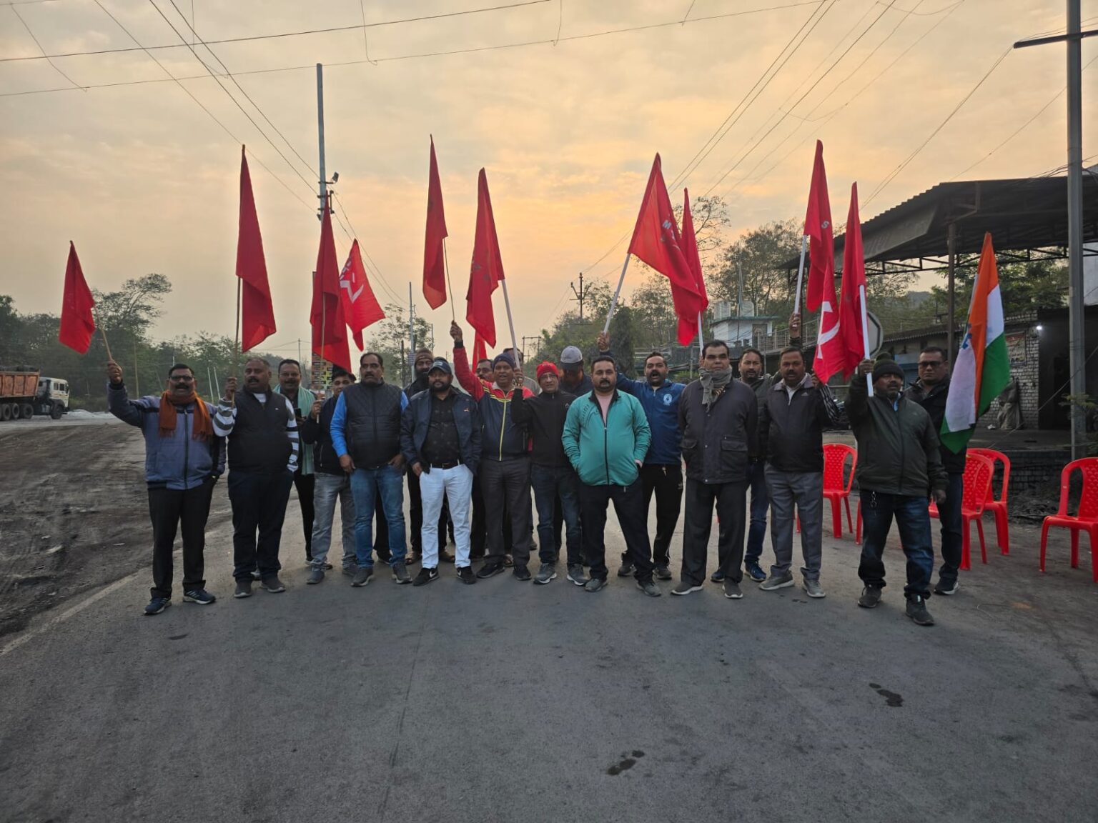 कोरबा : चार श्रम संहिताओं के विरोध में एसईसीएल कर्मियों की हड़ताल, खदानों में नियमित कर्मचारियों की उपस्थिति घटी