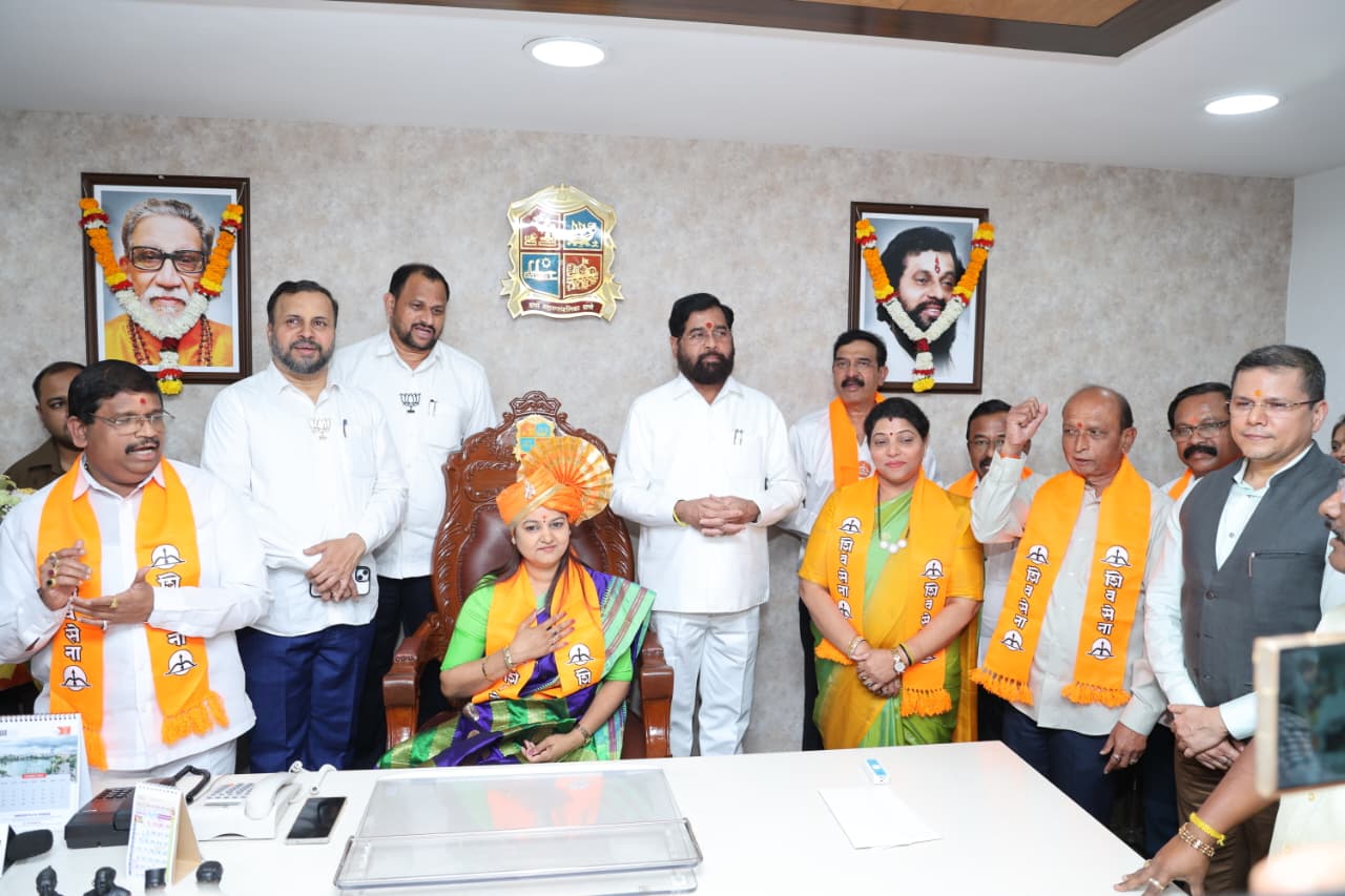 डिप्टी सीएम शिंदे के समक्ष ठाणे महापौर ने पद ग्रहण किया