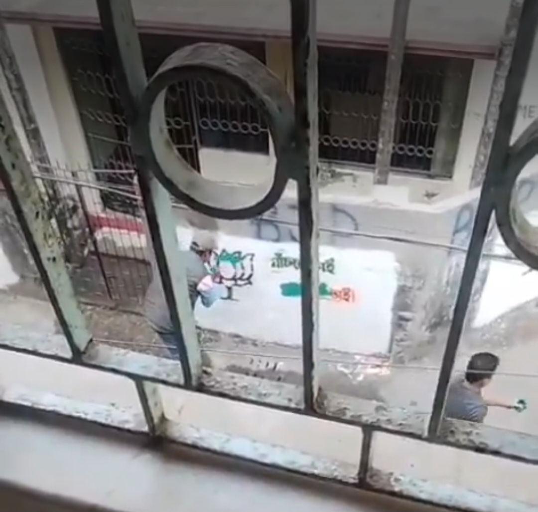 भाजपा का दीवार लेखन मिटाने का आरोप, शुभेंदु अधिकारी का तृणमूल पर निशाना