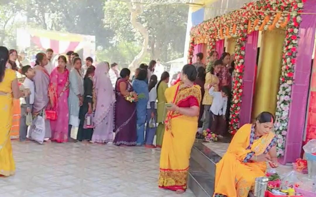 महाशिवरात्रि पर शिवमय हुआ बलरामपुर, शिवालयों में भक्तों की लंबी कतार