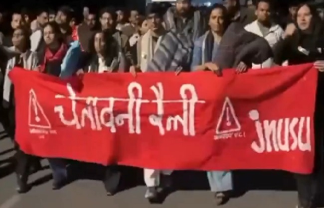  यूजीसी गाइडलाइन और निष्कासन आदेश के खिलाफ जेएनयूएसयू ने किया प्रदर्शन