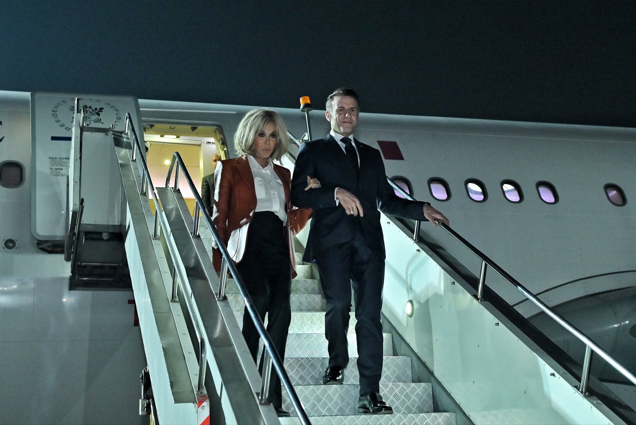 भारत के दौरे पर पहुंचे फ्रांस के राष्ट्रपति इमैनुएल मैक्रों, राफेल विमान सौदा समेत अहम मुद्दों पर चर्चा