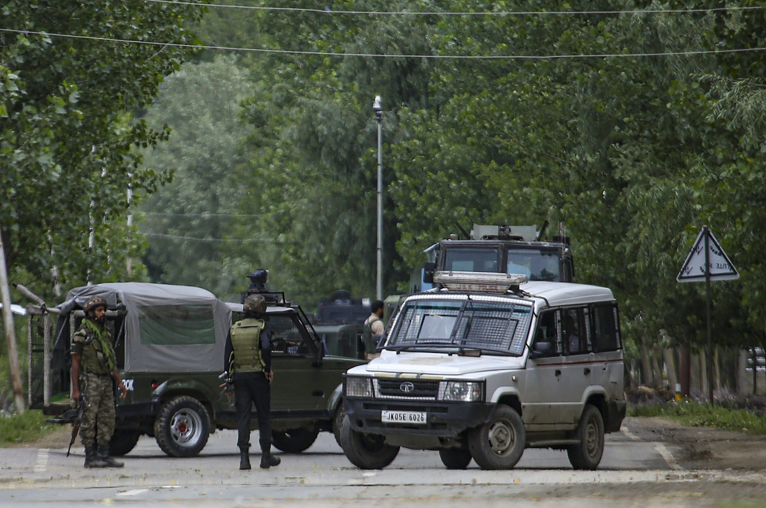 श्रीनगर-बारामूला राजमार्ग पर आईआडी निष्क्रिय, आतंकवादियों की साजिश नाकाम