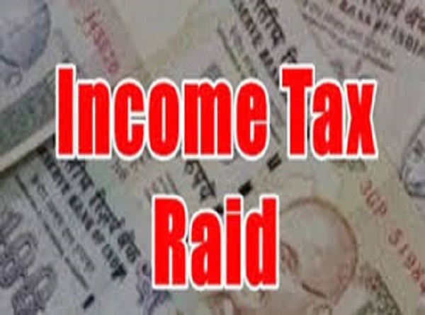 बसपा विधायक उमाशंकर सिंह के घर आयकर का छापा