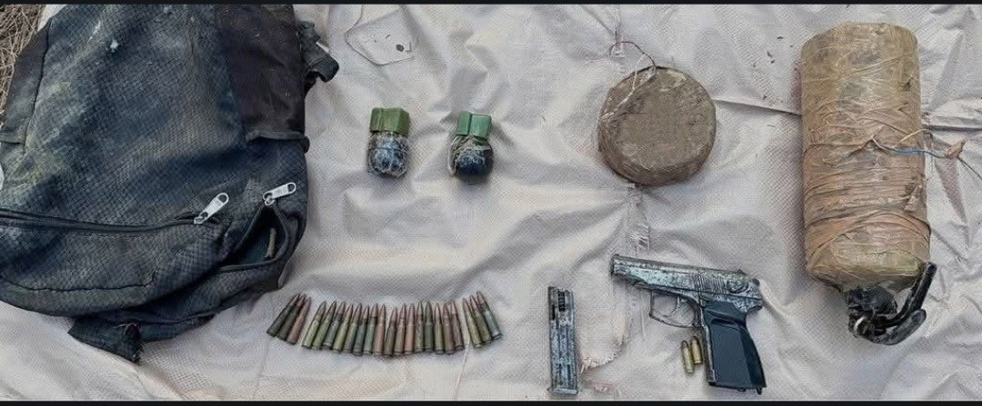 पुंछ के मेंढर इलाके में तलाशी अभियान के दौरान हथियार और विस्फोटक बरामद