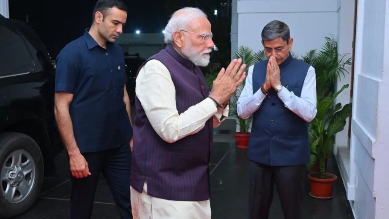 मदुरै में आज अन्नाद्रमुक&ndash;भाजपा गठबंधन की चुनाव जनसभा, प्रधानमंत्री मोदी करेंगे संबोधित, रात को पहुंचे चेन्नई