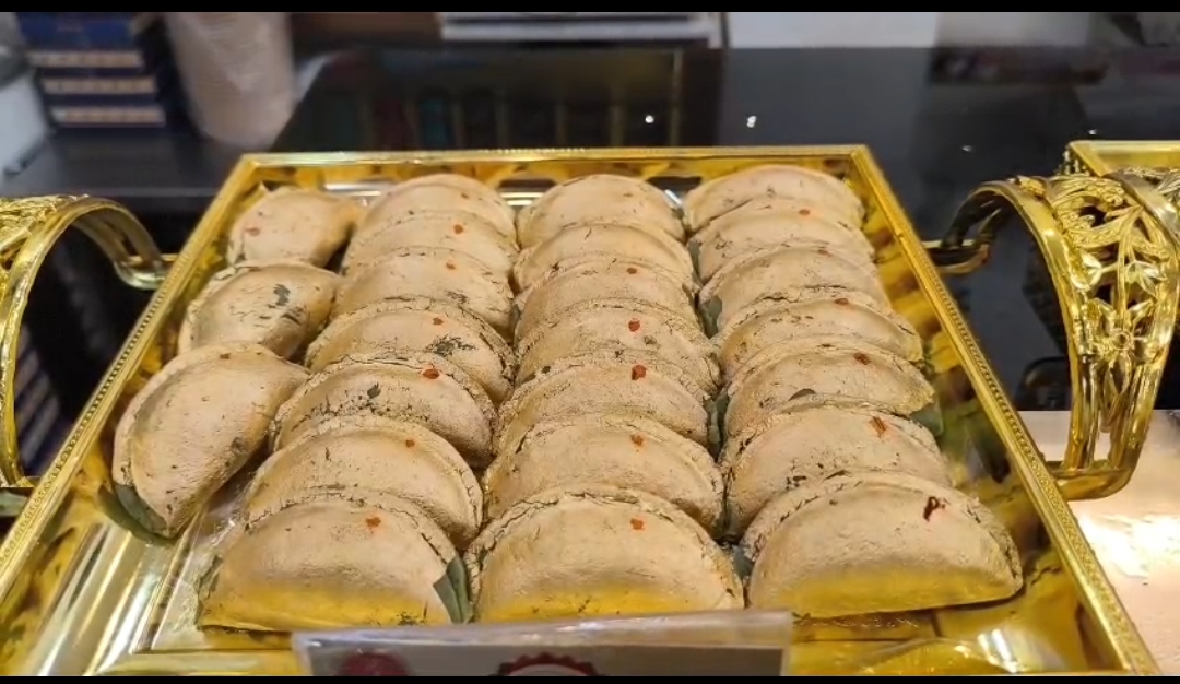 होली पर शाही गुझिया की धूम, सोने-चांदी से सजी मिठास ने बढ़ाई बाजार की रौनक