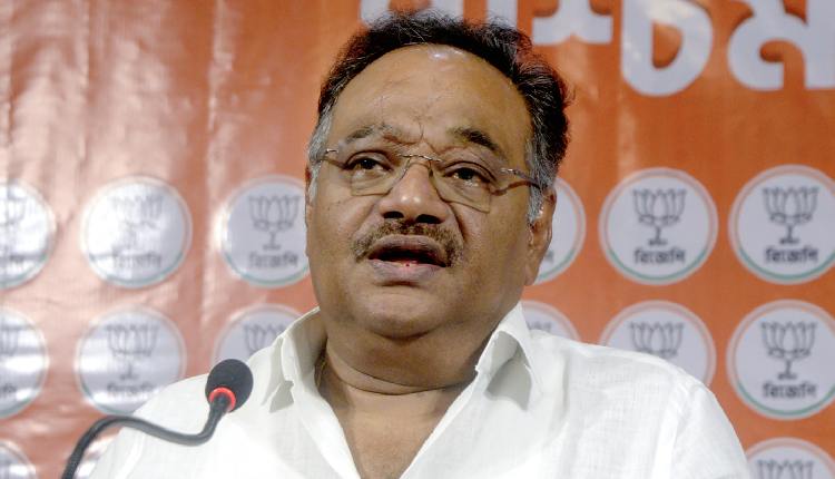 पश्चिम बंगाल में प्रशासन का राजनीतिकरण : शमीक भट्टाचार्य