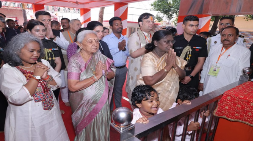 राष्ट्रपति मुर्मु ने नीम करौरी बाबा आश्रम पहुंचकर माथा टेका