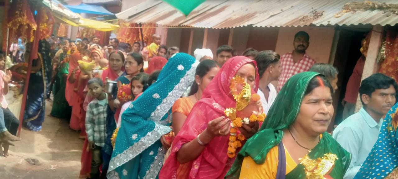 पंचमी पर गड़बड़ा धाम में उमड़ा आस्था का सैलाब, सवा लाख भक्तों ने किए दर्शन