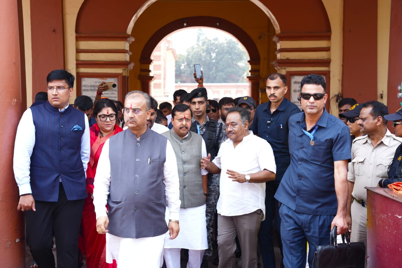 नितिन नवीन पहुंचे दक्षिणेश्वर मंदिर, &lsquo;सोनार बांग्ला&rsquo; के लिए मां भवतारिणी से की प्रार्थना