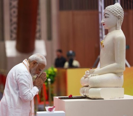भगवान महावीर के विचार सदैव मानवता के पथ-प्रदर्शक बने रहेंगेः पीएम मोदी