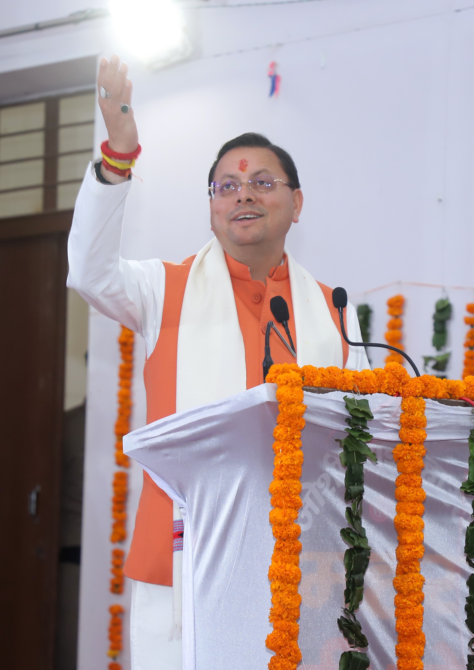 चम्पावत में मधुमक्खी पालन को बढ़ावा, सीएम ने दी ₹2 करोड़ की स्वीकृति