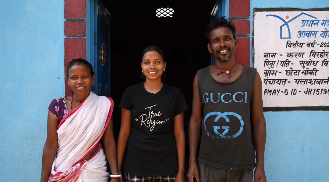 फाउंडेशन के सहयोग से बिरहोर समाज की बेटी बनी नर्स