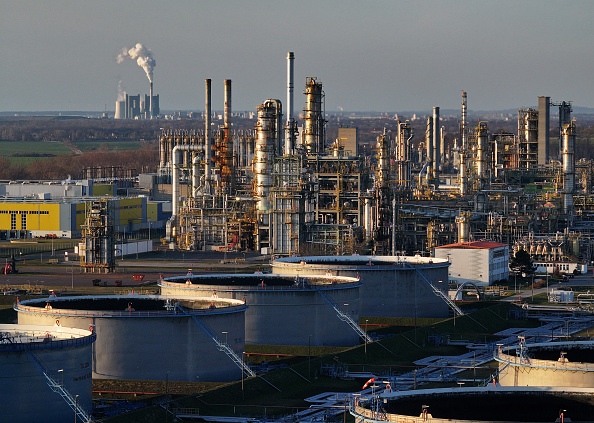 केंद्र सरकार ने महत्वपूर्ण पेट्रोकेमिकल उत्पादों पर पूर्ण सीमा शुल्क छूट प्रदान की।