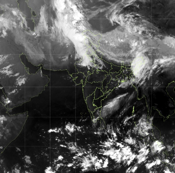 दिल्ली-एनसीआर में बरसा पानी, मौसम हुआ सुहाना