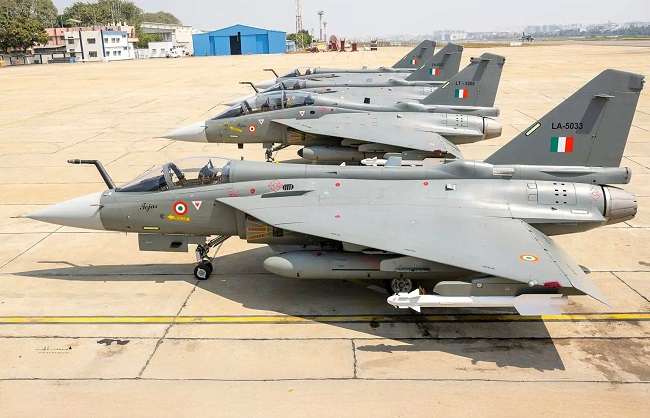 दो माह 'ग्राउंडेड' रहने के बाद अब फिर से उड़ान भर सकेंगे तेजस लड़ाकू जेट
