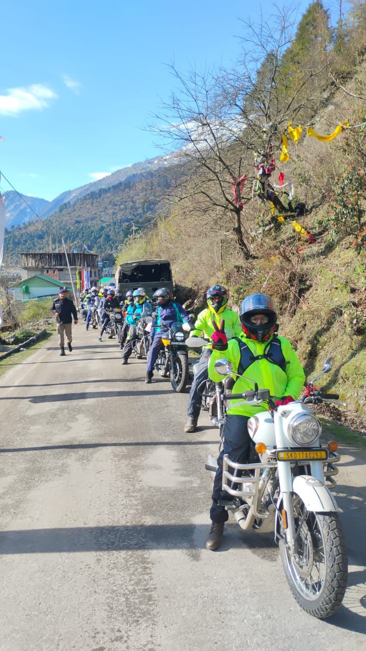 भारतीय सेना ने उत्तरी सिक्किम के लाचेन में फंसे पर्यटकों को बचाने के लिए 'ऑपरेशन हिम सेतु' चलाया