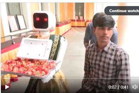 पुडुचेरी में एक केंद्र पर &lsquo;निला&rsquo; रोबोट कर रहा मतदाताओं का स्वागत, दाे घंटे में 17.41 फीसदी मतदान