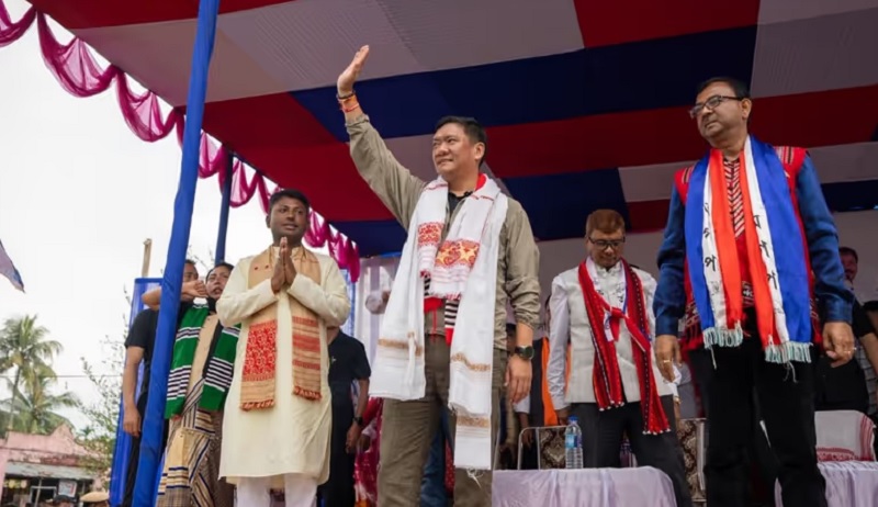 अरुणाचल के सीएम ने असम के लोगों से की विस चुनाव में सक्रिय रूप से भाग लेने की अपील