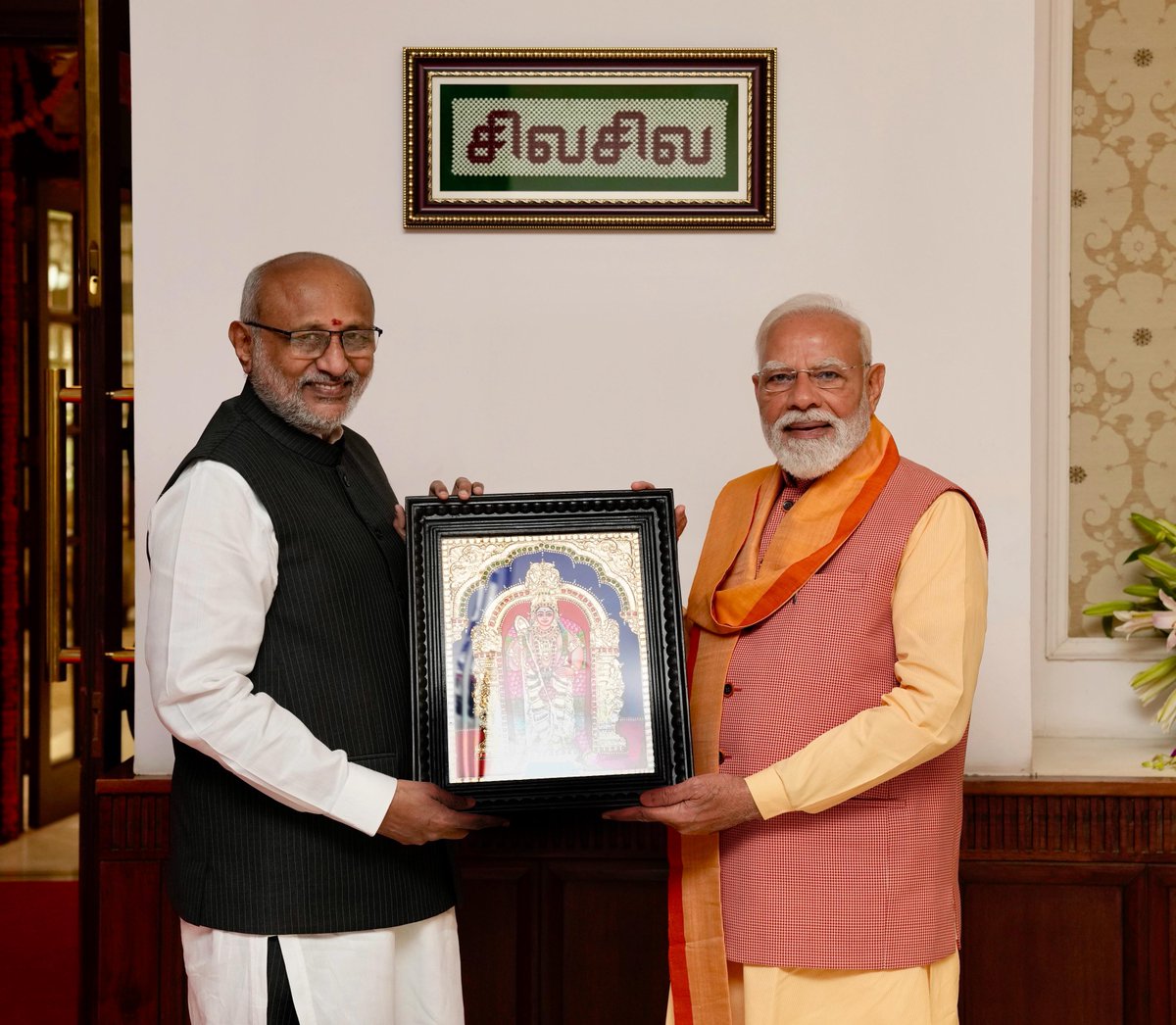 प्रधानमंत्री ने उपराष्ट्रपति से मुलाकात कर पुथांडु की शुभकामनाएं दी