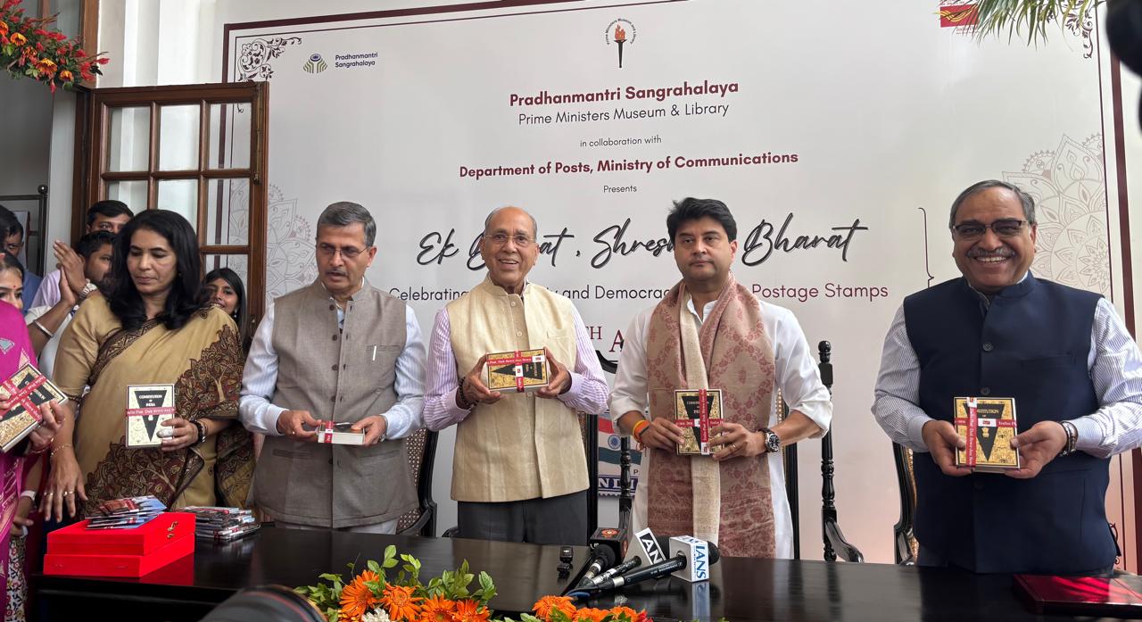 सिंधिया ने प्रधानमंत्री संग्रहालय में &lsquo;एक भारत श्रेष्ठ भारत&rsquo; प्रदर्शनी का उद्घाटन किया