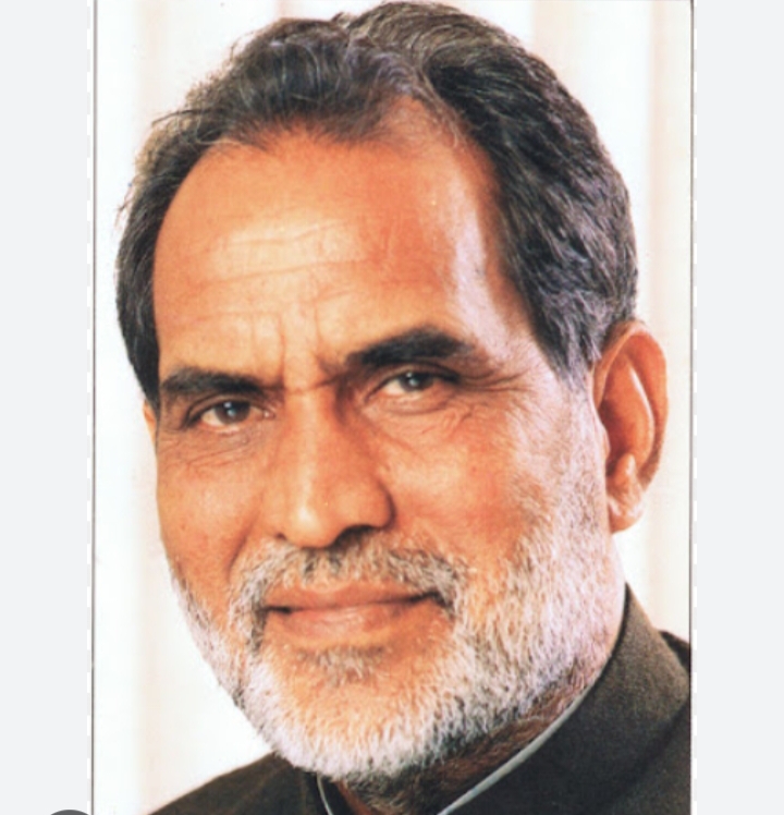 उपराष्ट्रपति, लोकसभा अध्यक्ष और केंद्रीय मंत्रियों ने चंद्रशेखर को जयंती पर दी श्रद्धांजलि, सादगी और सिद्धांतों की राजनीति को किया याद