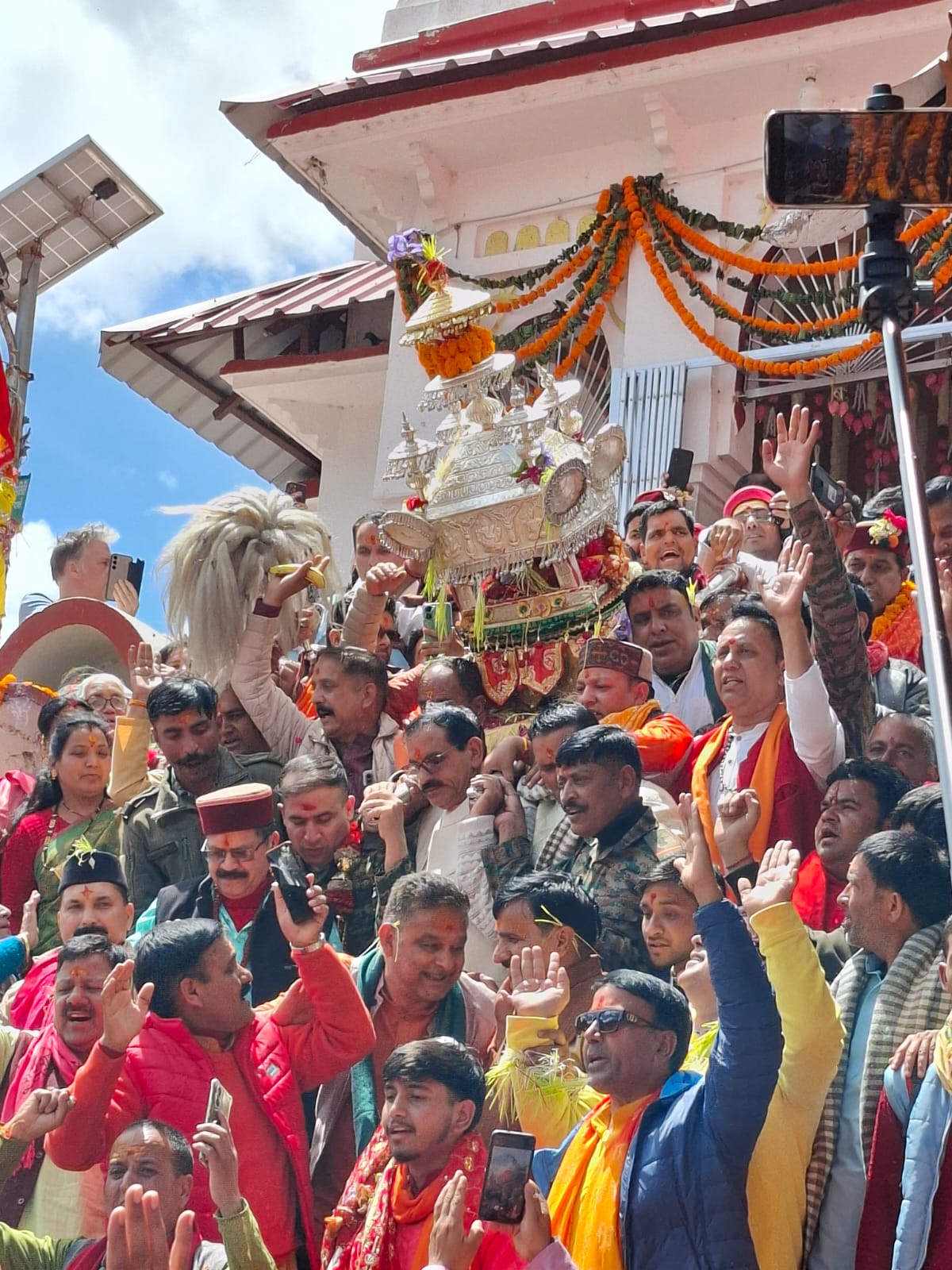 मुखवा से रवाना हुई गंगोत्री की डोली, आज भैरव घाटी में होगा यात्री विश्राम