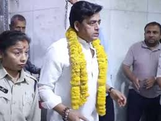 बाबा महाकाल की शरण में पहुंचे सांसद-एक्टर रवि किशन, भस्म आरती के बाद किए दर्शन