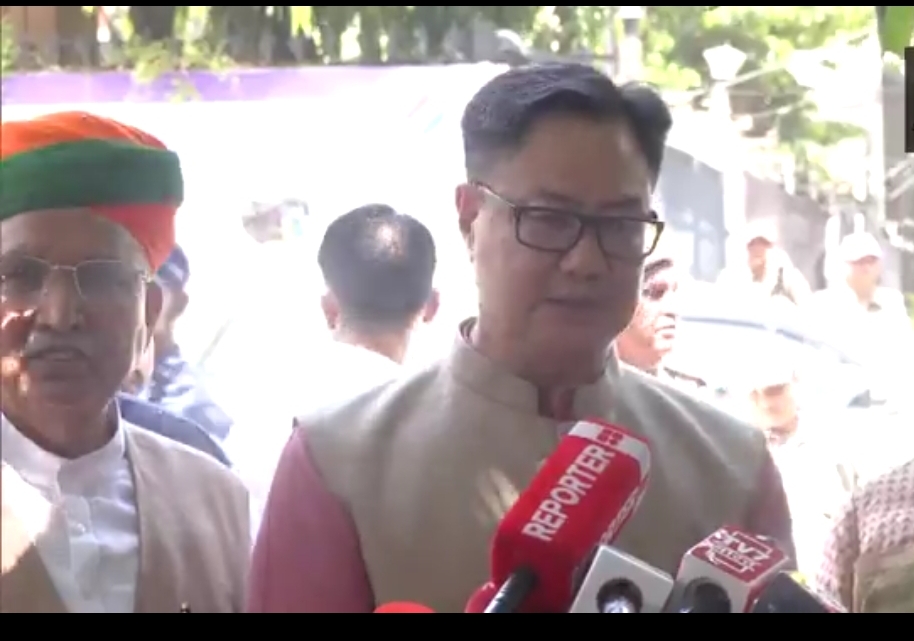 भाजपा प्रतिनिधिमंडल ने की चुनाव आयोग से मुलाकात, कांग्रेस अध्यक्ष खरगे के खिलाफ कार्रवाई की मांग