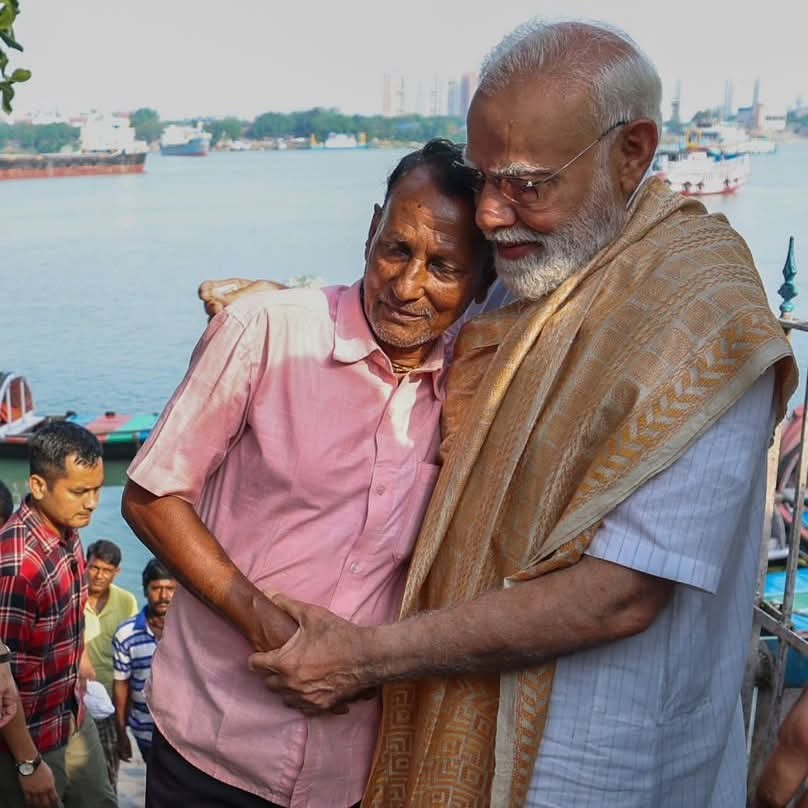 प्रधानमंत्री मोदी को नाव में घुमाने वाले नाविकों ने सुनाया अनुभव, बोले- सपने जैसा पल, साथ रहने का दिया संदेश