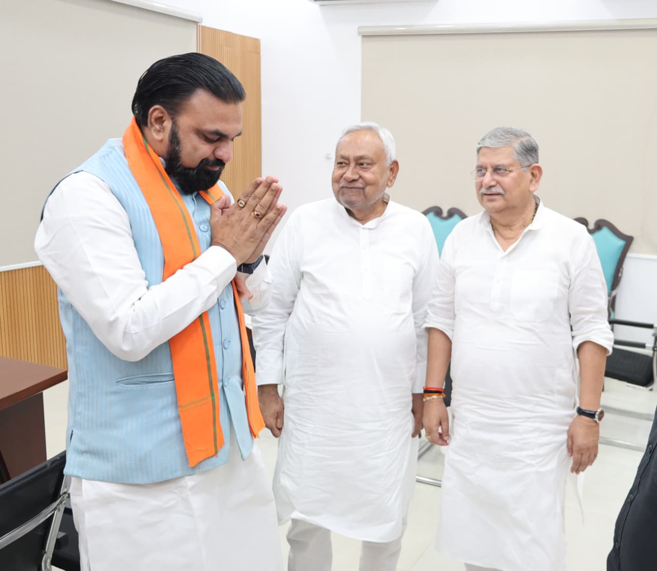 मुख्यमंत्री सम्राट चौधरी ने नीतीश कुमार से की मुलाकात