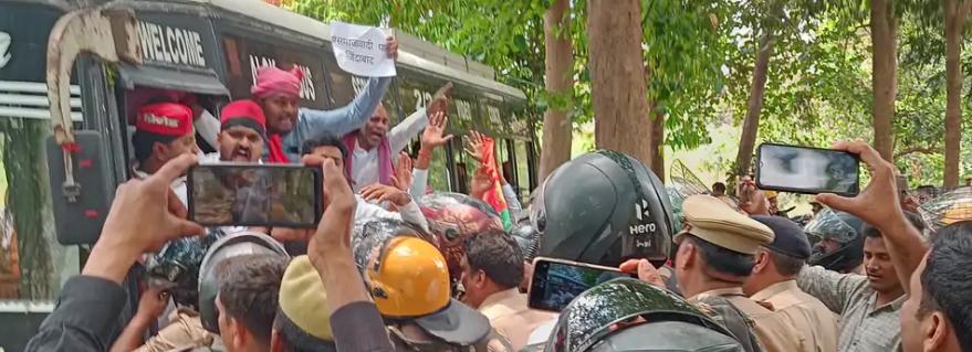 देवरिया : सपा कार्यकर्ता और पूर्व विधायक सहित कई नेता हिरासत में लिए गए