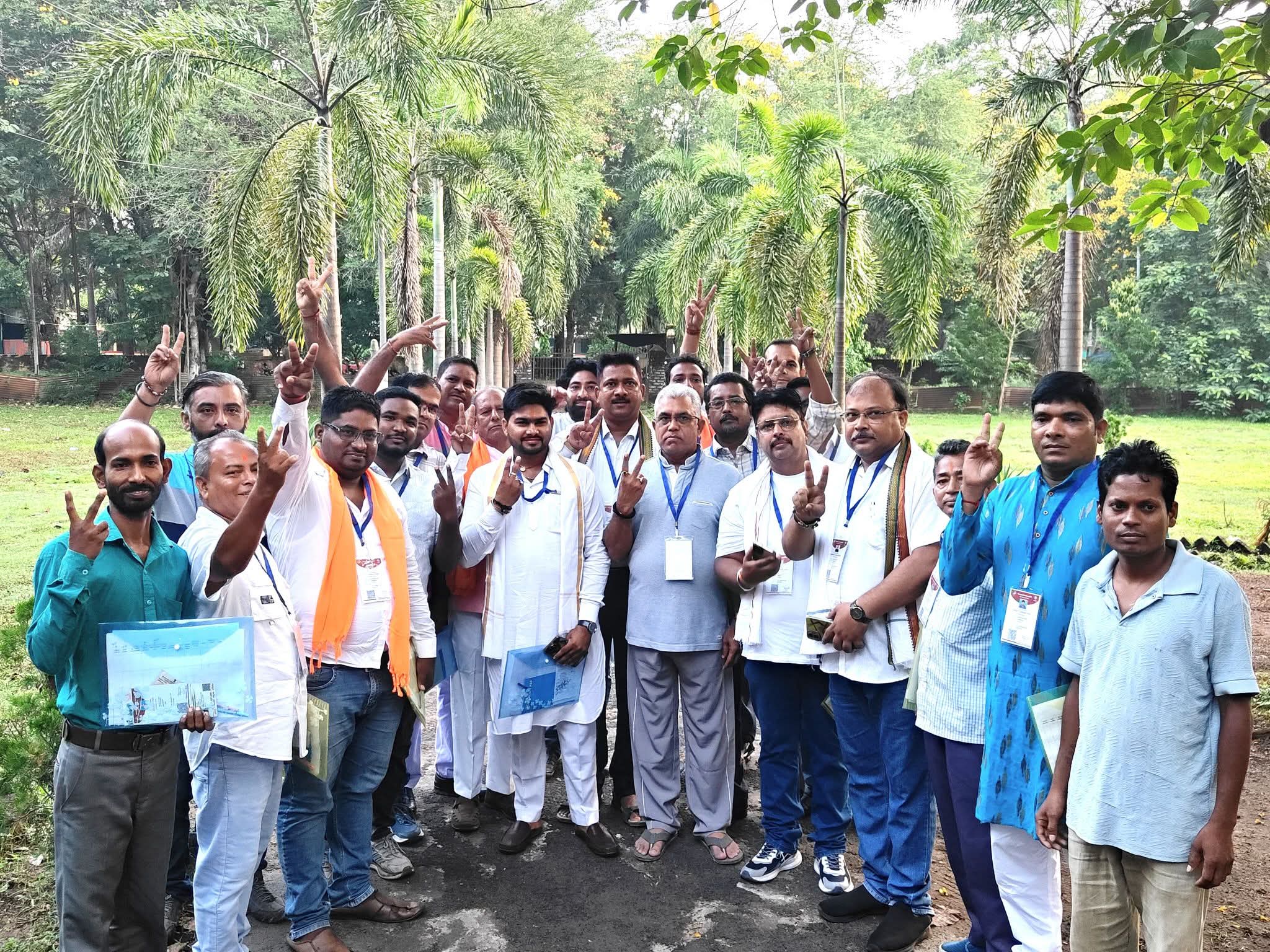 मतगणना से पहले खड़गपुर पहुंचे दिलीप घोष, समर्थकों में उत्साह