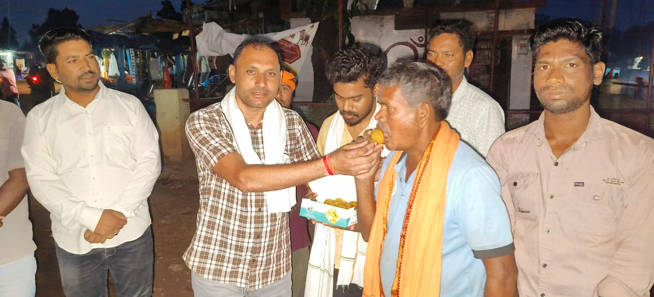 बंगाल में भाजपा की जीत पर देर रात तक छग के बलरामपुर में जश्न