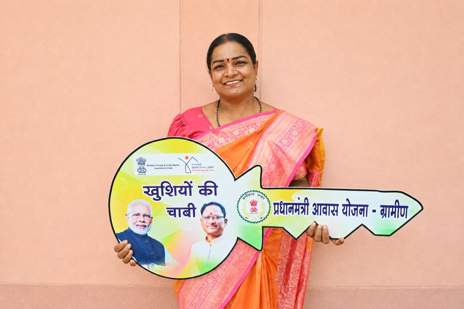 सुशासन तिहार : ग्राम मुरलीडीह की त्रिवेणी रात्रे को मिली खुशियों की चाबी, पक्के घर का सपना हुआ साकार