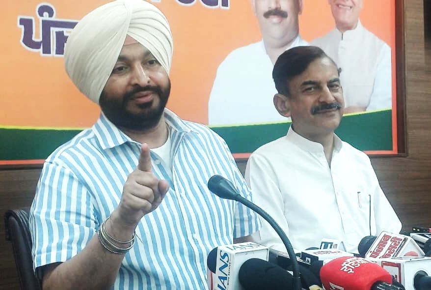 पंजाब को &ldquo;दूसरा अहमद शाह अब्दाली&rdquo; बनकर लूट रहे हैं केजरीवाल : रवनीत सिंह बिट्टू