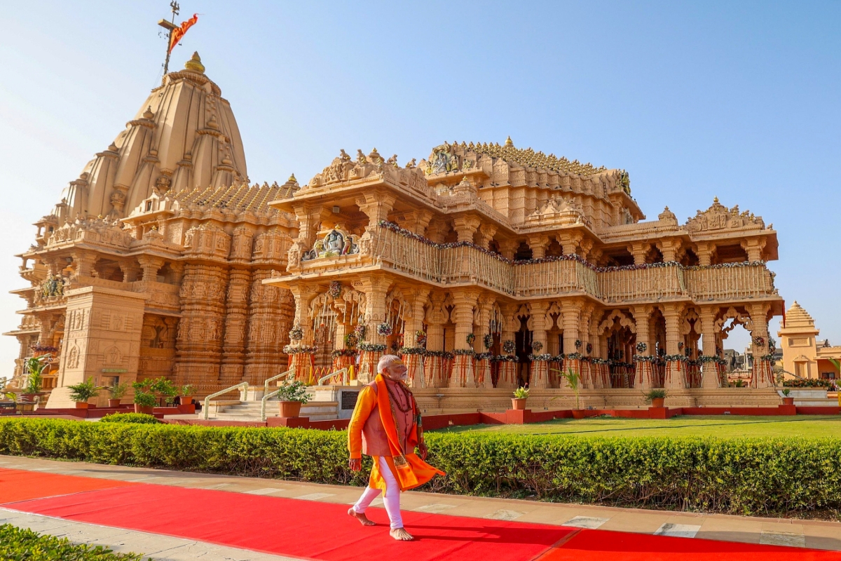 प्रधानमंत्री मोदी आज सोमनाथ मंदिर में पूजा-अर्चना करेंगे और वडोदरा में सरदारधाम हॉस्टल का उद्घाटन करेंगे।