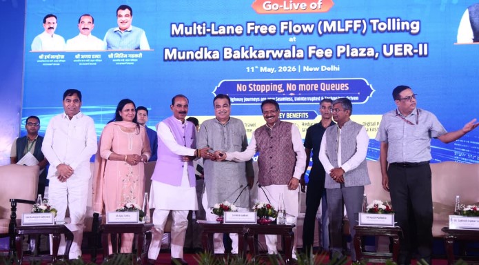  दिल्ली में नितिन गडकरी ने शुरू की बैरियर‑लेस टोलिंग प्रणाली, देश का दूसरा एमएलएफएफ टोल प्लाजा हुआ चालू