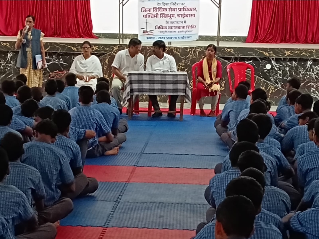 संत जेवियर्स विद्यालय में विधिक जागरूकता शिविर आयाेजित