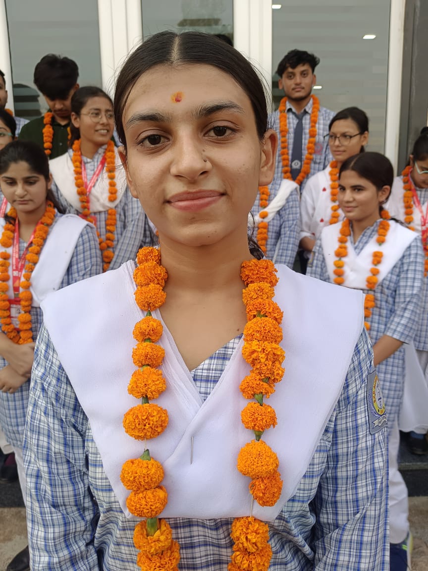 एल्ड्रिच की कामना गौतम ने बढ़ाया जिले का मान, किसान की बेटी बनी जनपद टॉपर